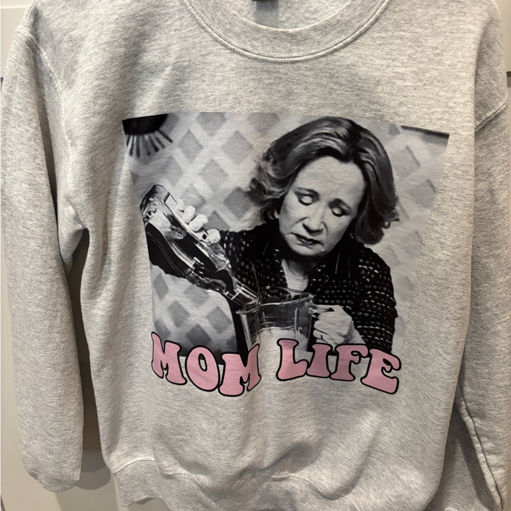 Gray 'Mom Life' Graphic Sweatshirt